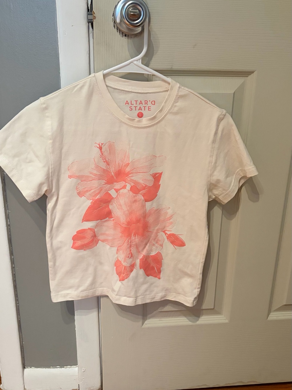 Never worn Altar’d State Hibiscus cropped t-shirt